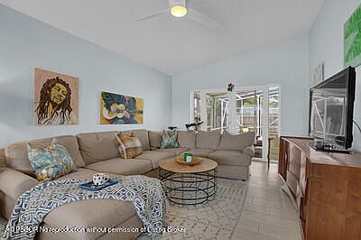 4th image of 538 Riverside Dr