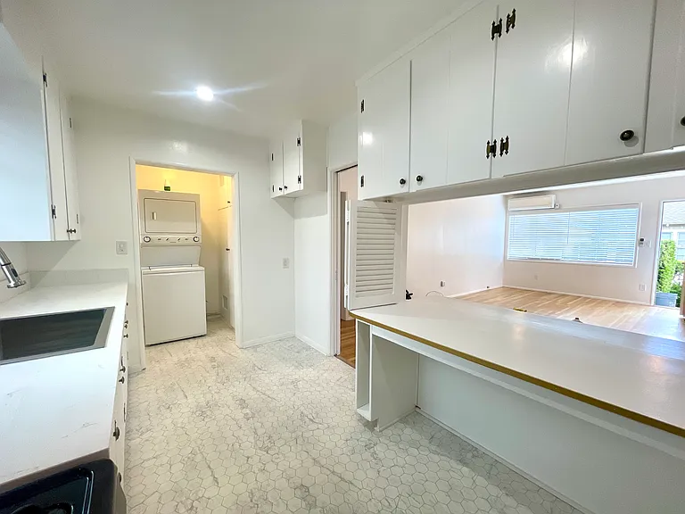 5534 1/2 Kester Ave #5534-1/2 — Photo 11
