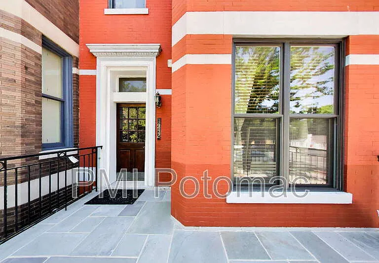 1952 Calvert St NW #4 — Photo 3