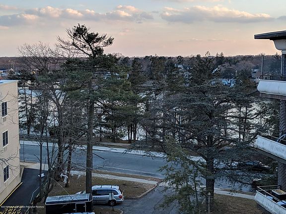 2nd image of 426 N Lake Dr APT 5C6