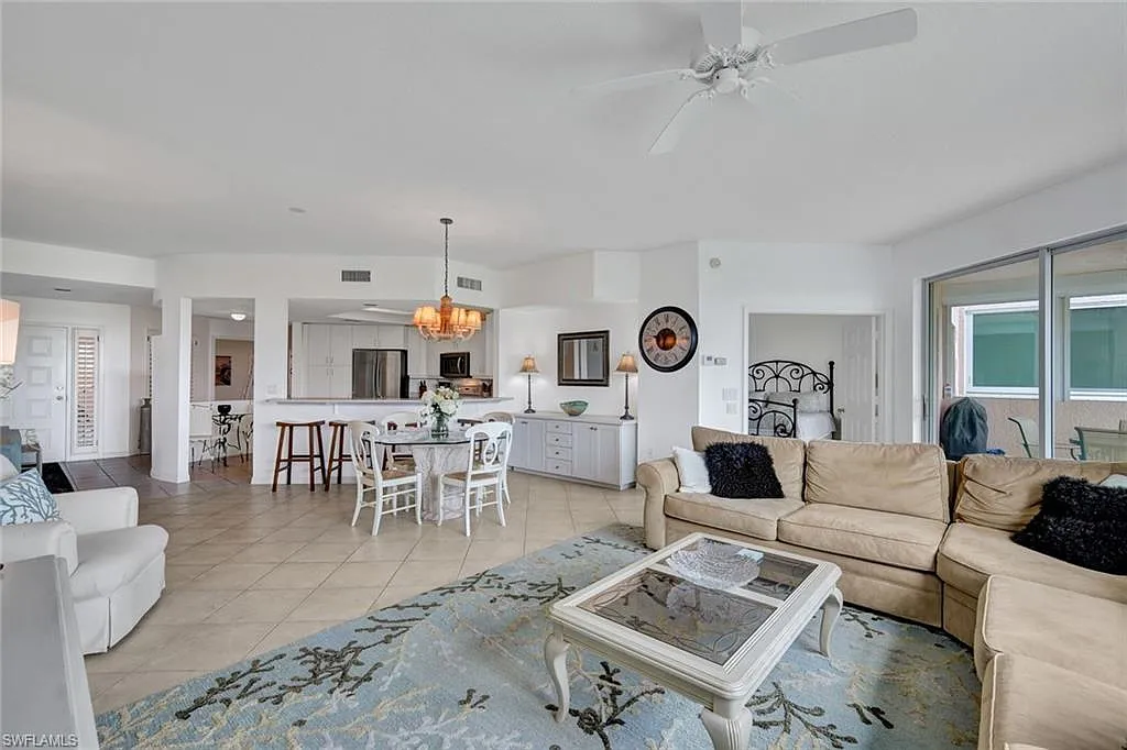 3 bed, 2.0 bath, 1726 sqft, $9,500 — Photo 4