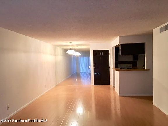 3rd image of 460 Oak St APT 109