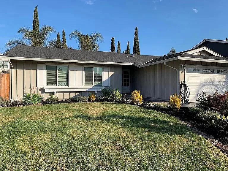 642 Claire Pl photo 1