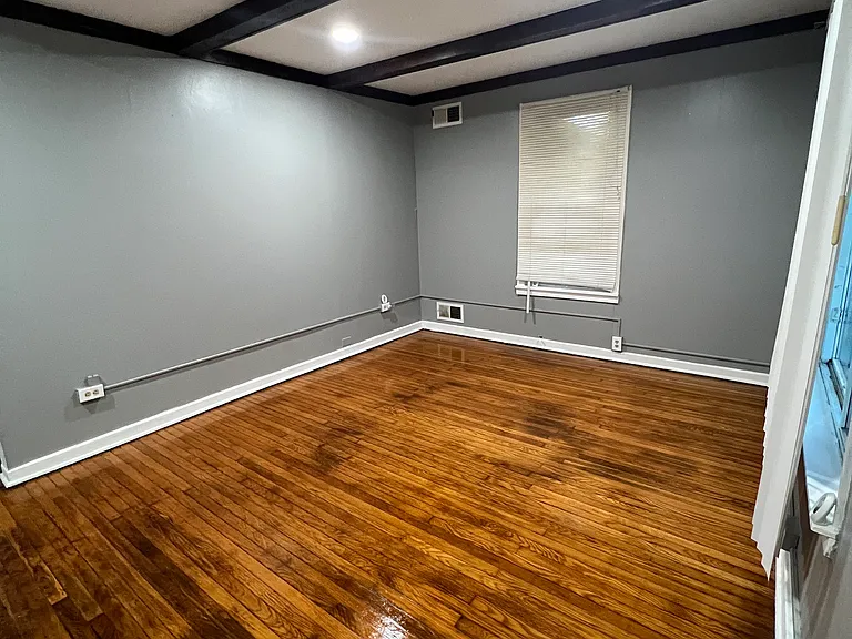 19400 Interurban Ave — Photo 2