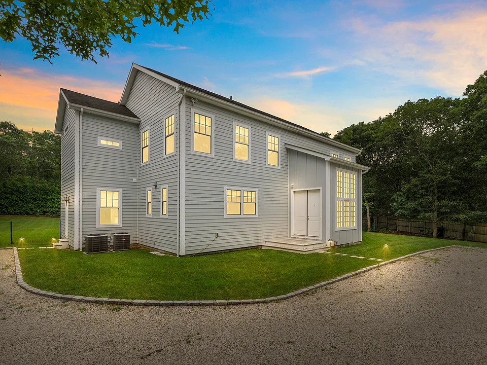 32 Fairway Dr