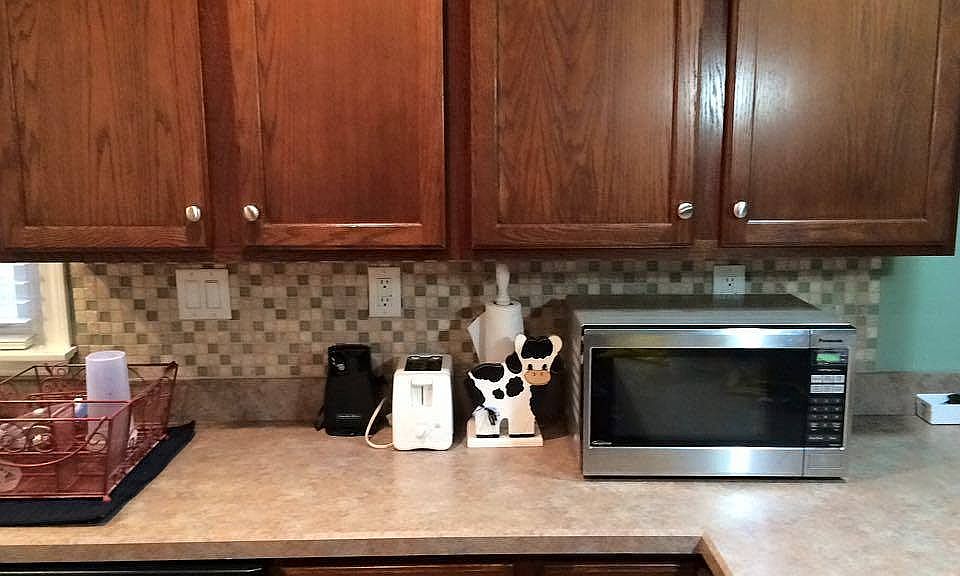 Kitchen backsplash