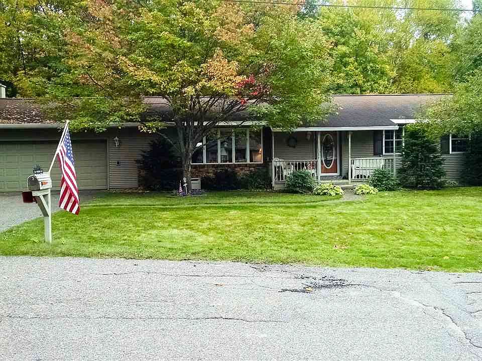 1st image of 136 Woodland Dr