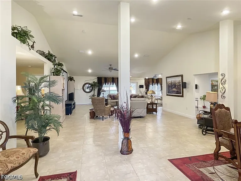 1817 SW 22nd Ln — Photo 3
