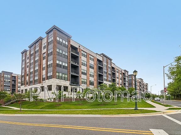 4th image of 3503 Bellflower Ln #406