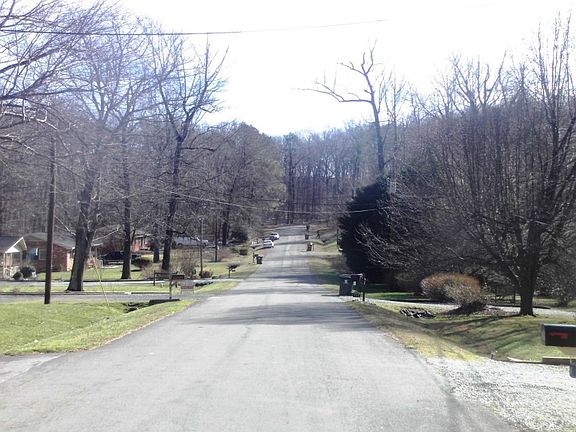 4th image of 735 Harold Dr