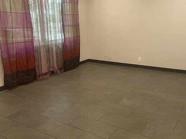 400 N Gibbs St #215, Pomona, CA 91767