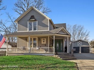 220 Lincoln St, Roselle, IL 60172