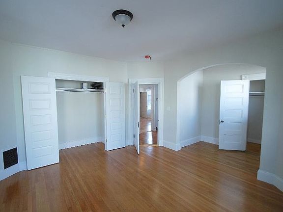 4th image of 20 Thornley St