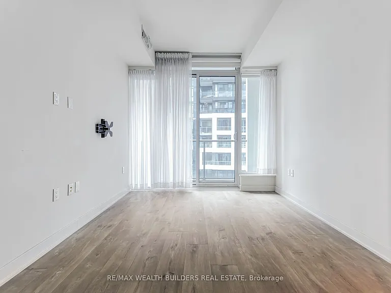 576 Front St W #1211E — Photo 10