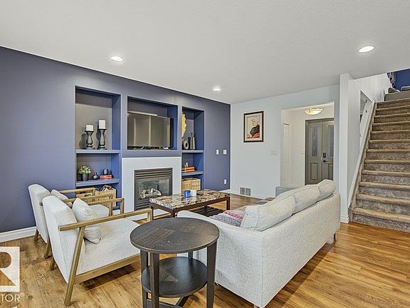 3rd image of 75 Lamplight Dr