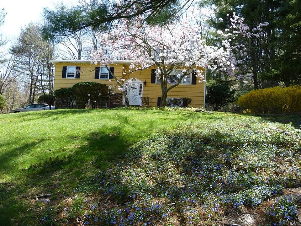 2nd image of 32 Sandy Brook Dr