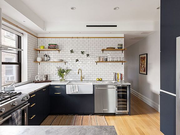 4th image of 567 8th St #3L