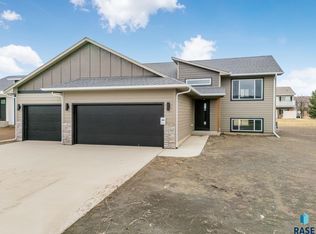 1230 N Poplar Ave, Tea, SD 57064