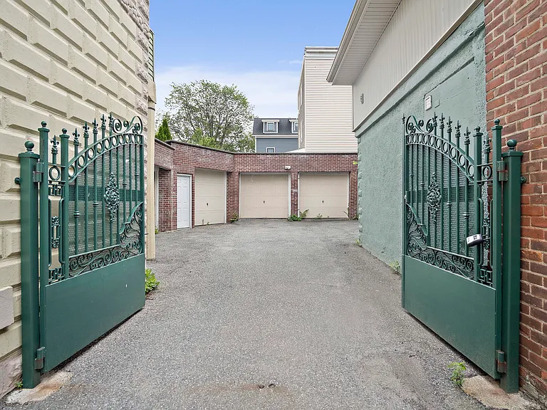 189 Cedar St #2 — Photo 16
