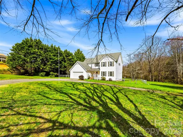 61 Rolling Hills Rd, Mills River, NC 28759