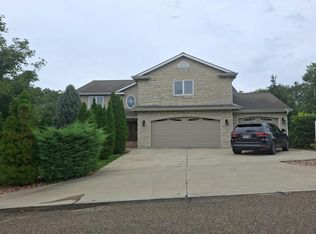 1017 N Mill Point Cir, Manhattan, KS 66503