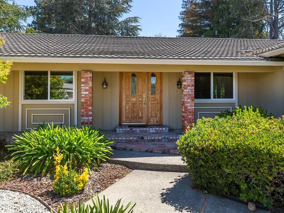20154 Knollwood Dr