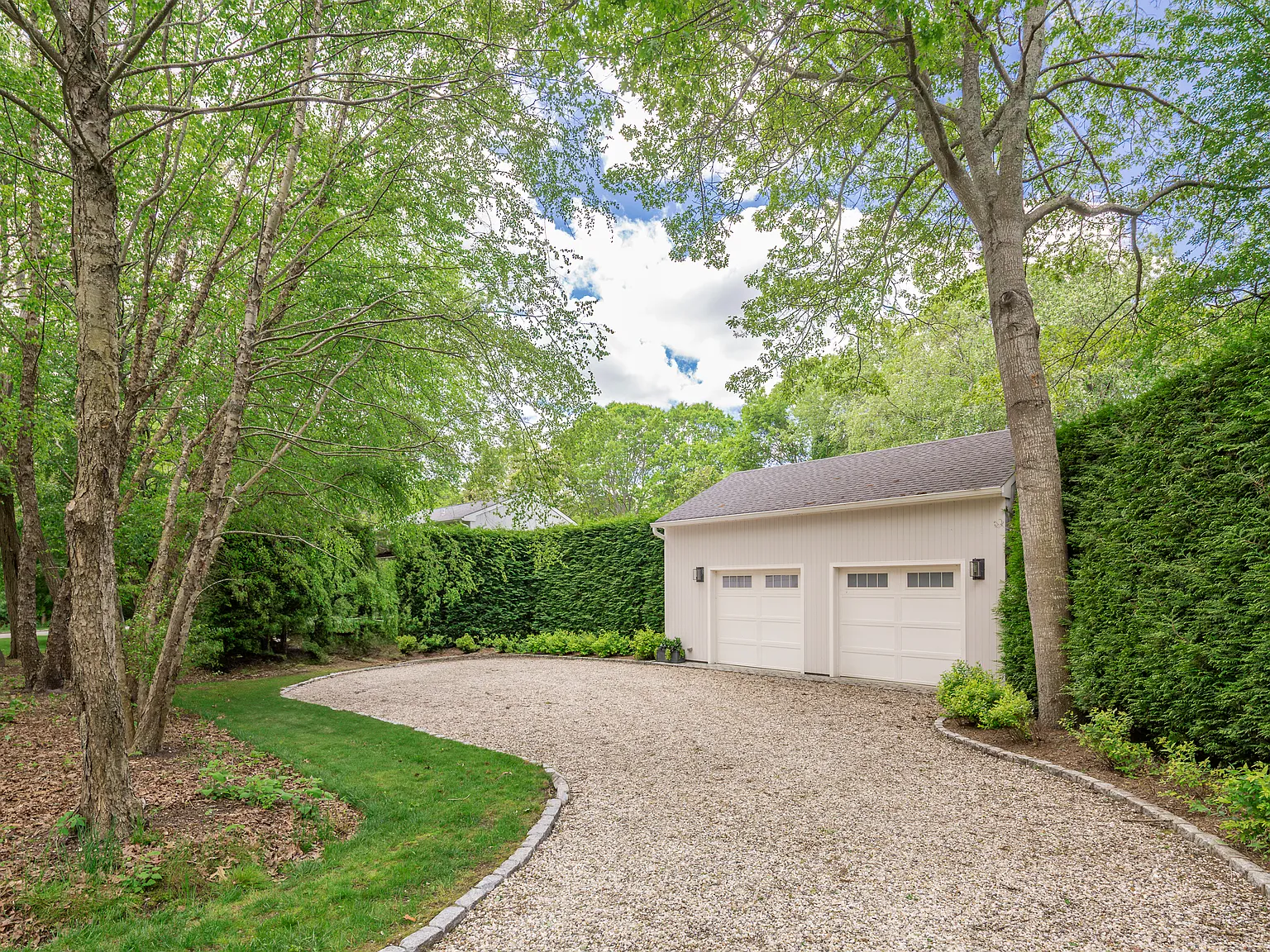 Bridgehampton Designer Decorated 5 Bedroom — Photo 4