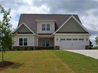 115 Suzanne Ct, Fayetteville, GA