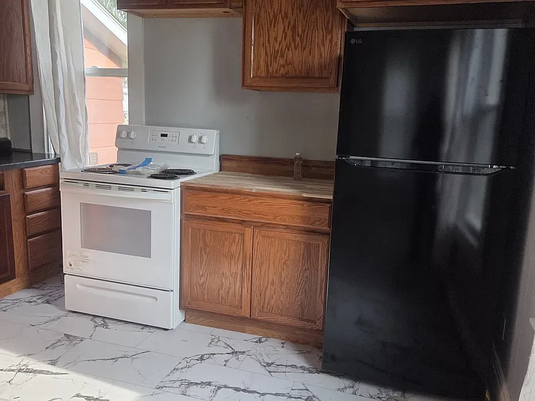 821 W Madison St — Photo 1