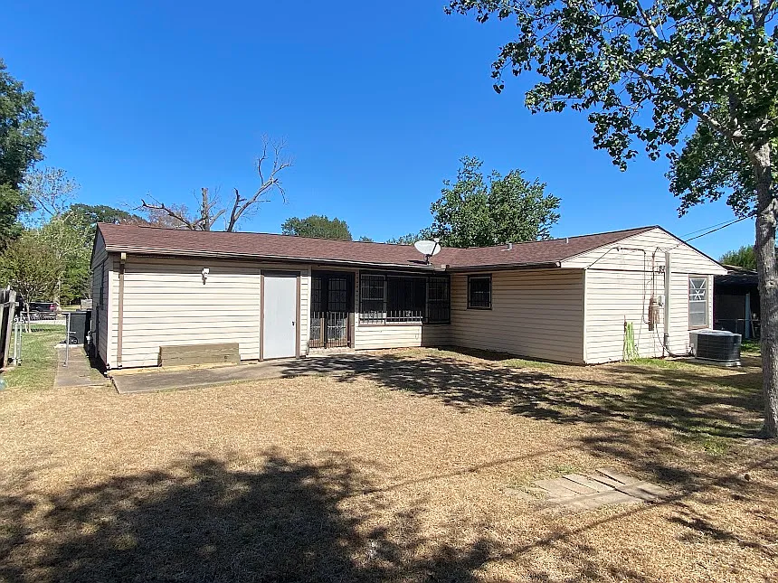 3 bed, 1341 sqft, $1,595 — Photo 2