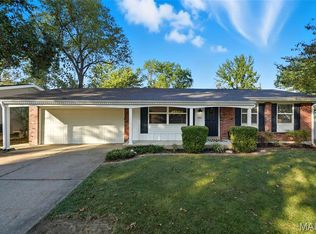 555 Goldwood Dr, Ballwin, MO