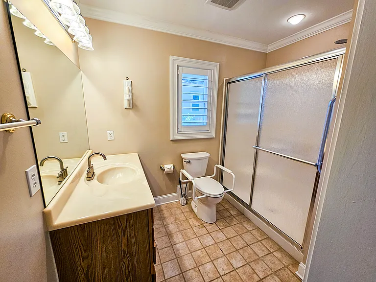 603 Huguenin Dr — Photo 7