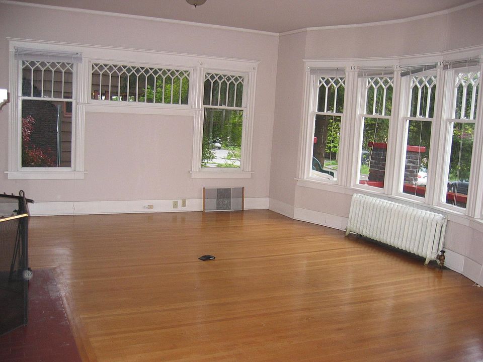2nd image of 5210 12th Ave NE APT A