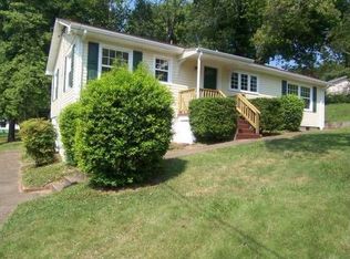 106 Carlisle Ln, Oak Ridge, TN 37830