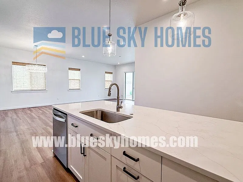 2 bed, 2.0 bath, 1833 sqft, $2,345 — Photo 3