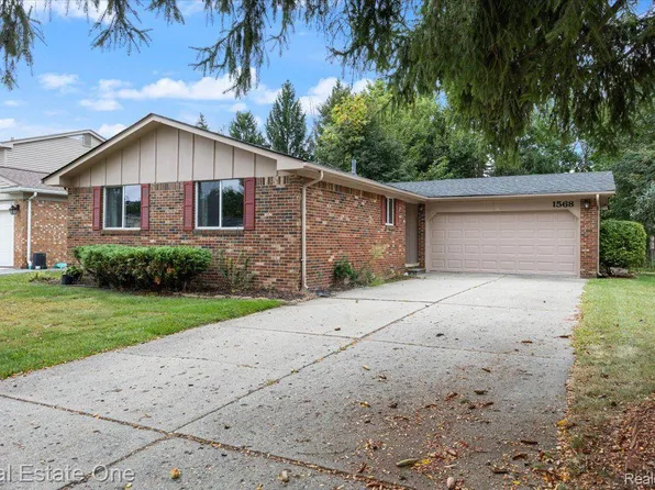 1568 Crimson Dr, Troy, MI 48083