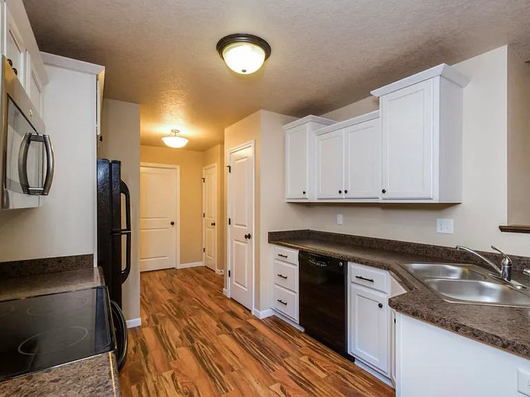 1574 Burr Dr — Photo 7