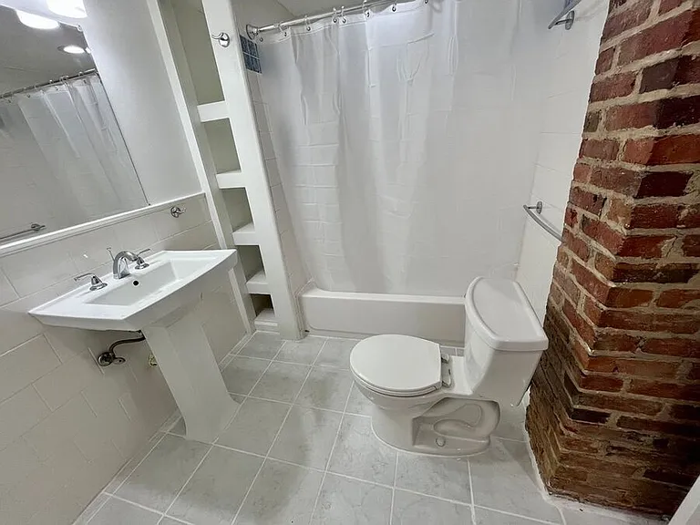 1631 Harvard St NW #B — Photo 12