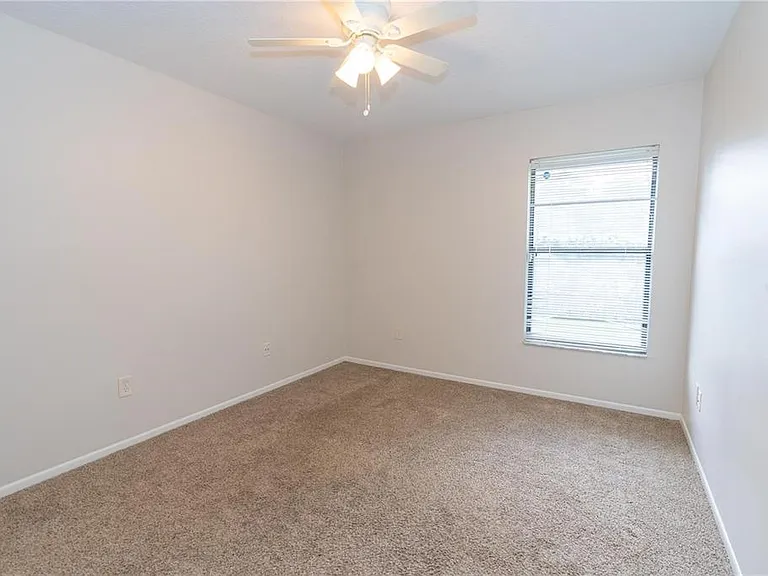 660 Holbrook Cir — Photo 11