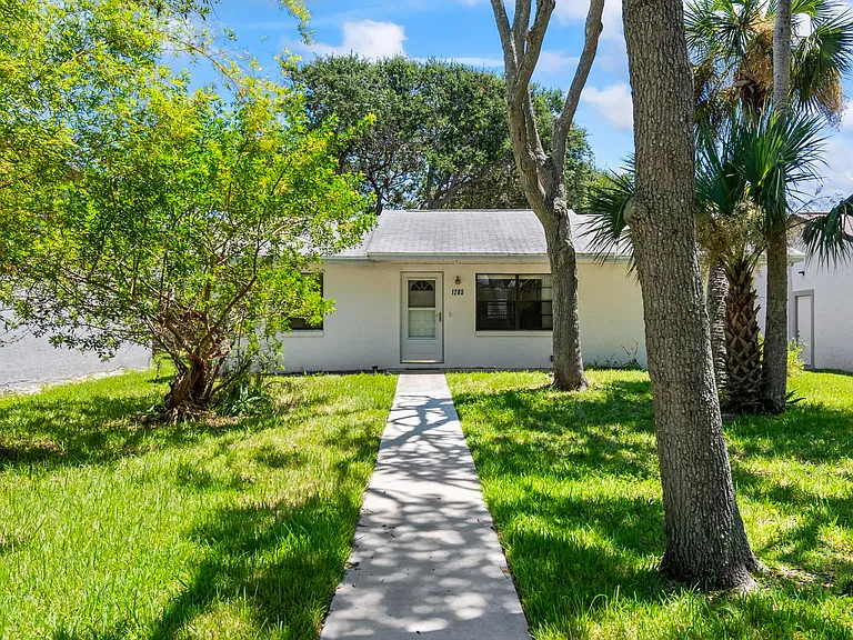 1205 S Flagler Ave — Photo 1