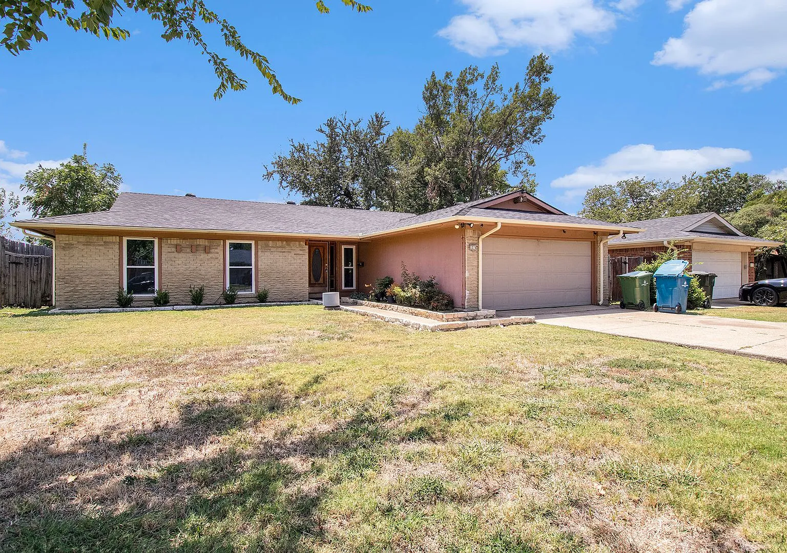 This charming home in Carrollton, Texas, is available for rent and offers an ideal blend of comfo... — Photo 4