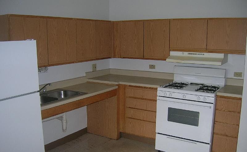 1st image of 4752 S Wabash Ave APT 105