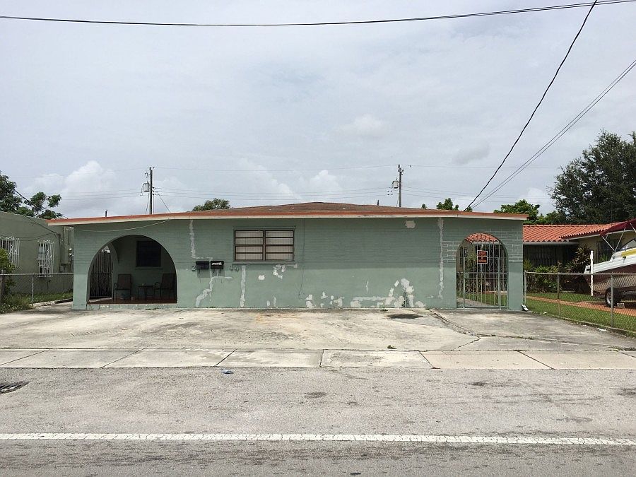 1st image of 912 NW 34th Ave