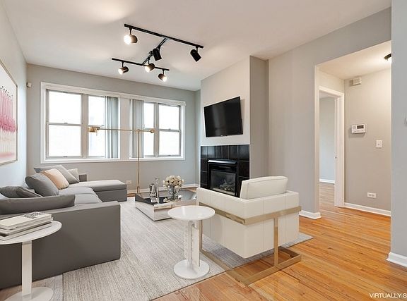2nd image of 4507 S Lake Park Ave APT 1N