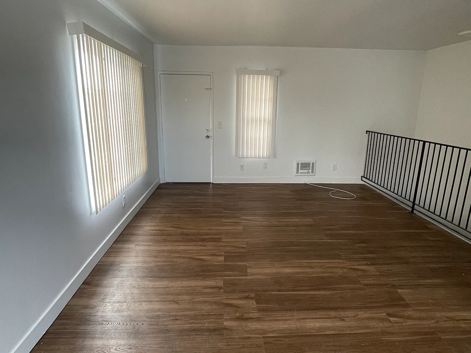 3 bed, 1050 sqft, $3,195 — Photo 2
