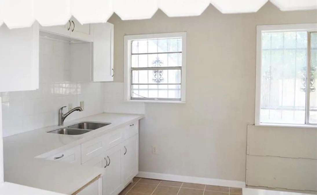3 bed, 1.0 bath, 822 sqft, $1,240 — Photo 4