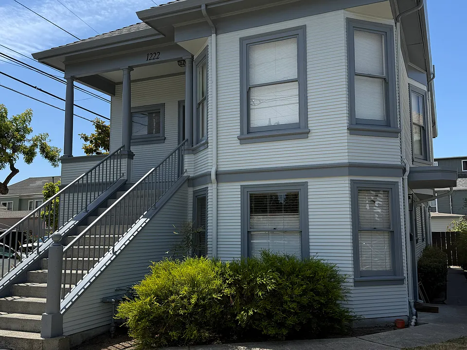 Front of house (Santa Clara Avenue)