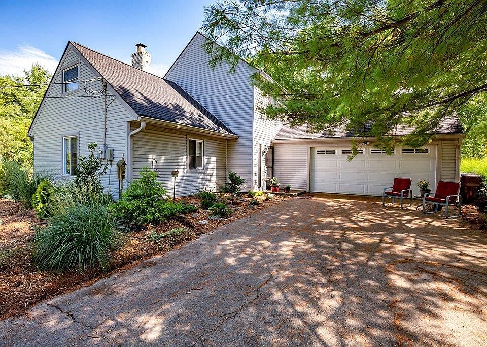1st image of 20 Beechpoint Dr