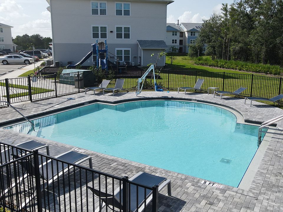 2nd image of 2403 Hibiscus Rd #78b4e8317