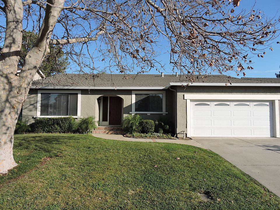 Great Curb Appeal on Quiet Street